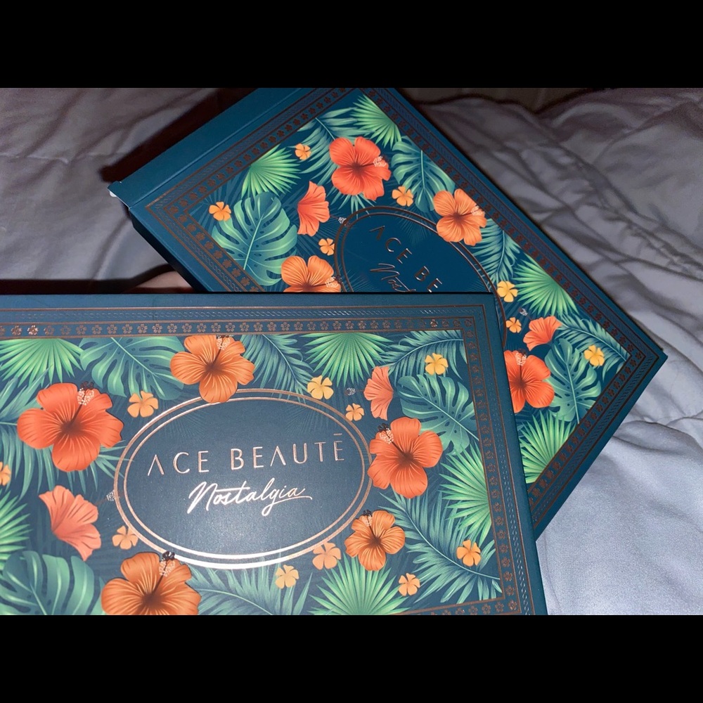 Ace Beaute Nostalgia Eyeshadow Pallette